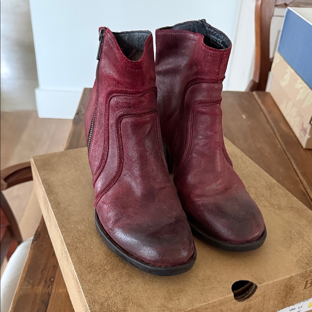 Born Women's Ankle Boots in Burgundy